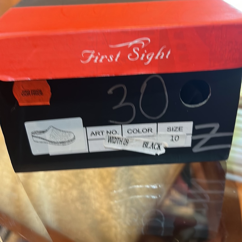 First Sight black slides, size 10. - Picture 7 of 8